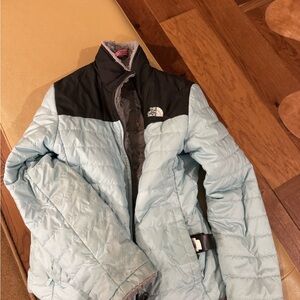 The North Face Men's Black and Light Blue Puffer Jacket
